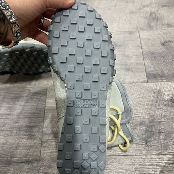 Nike Boots | 7 womens or 5.5 Youth - Picture 3 of 4